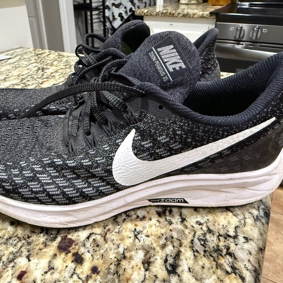 Nike Shoes - Nike Black and White Zoom Sneakers